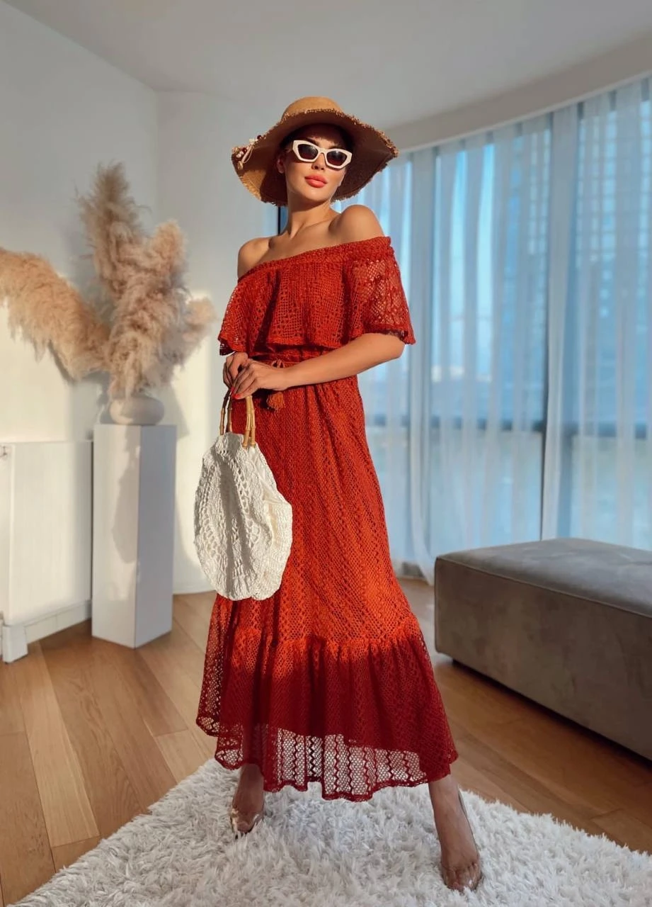 Madonna Yaka Dantel Detaylı Elbise