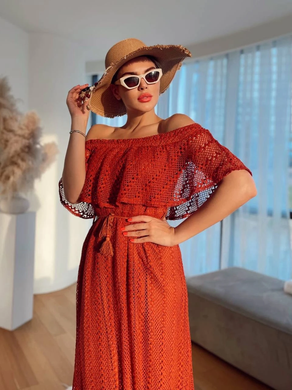 Madonna Yaka Dantel Detaylı Elbise