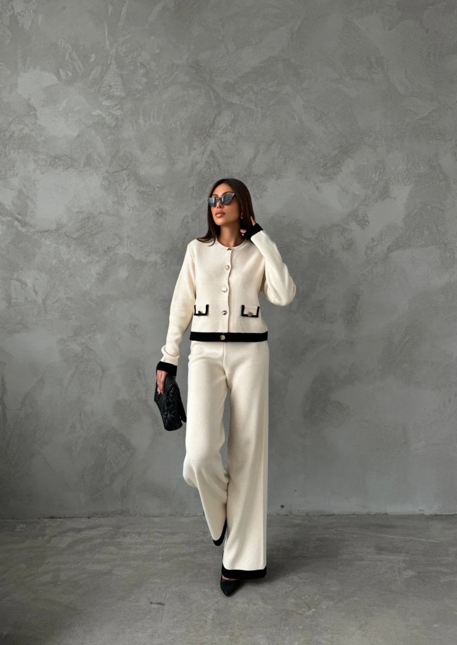 Biye Detaylı Düğmeli Triko takım