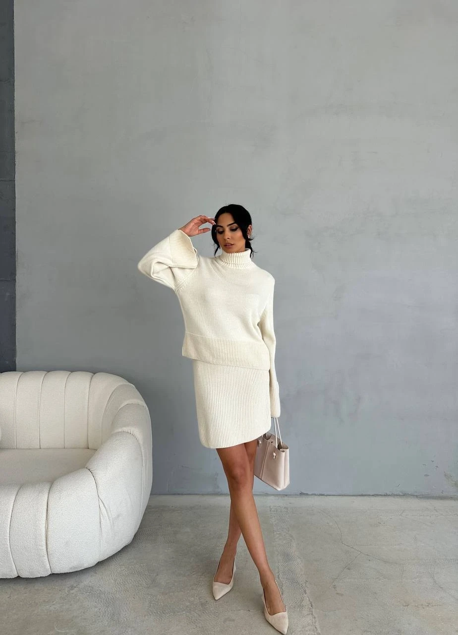 Kol ve Bilek Yırtmaç Detaylı Balıkçı Yaka Etekli Takım