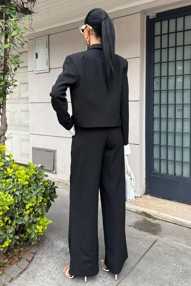 Manşetleri Garnili Kruvaze Ceketli Takım Siyah
