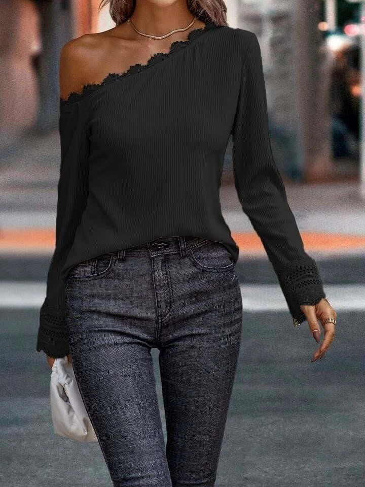 Tek Omuzu Açık Dantelli Burgu Bluz