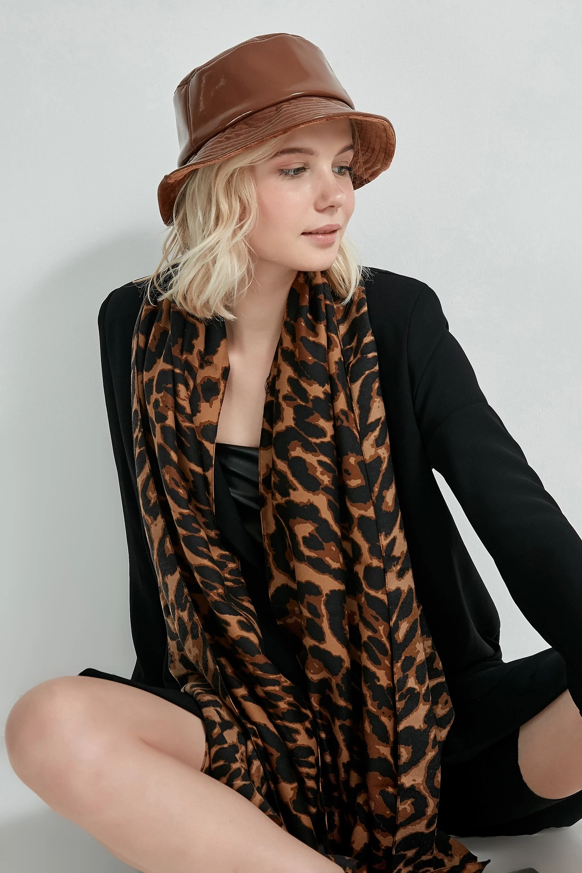 10862 Leopar Desenli Kahve Rengi Şal