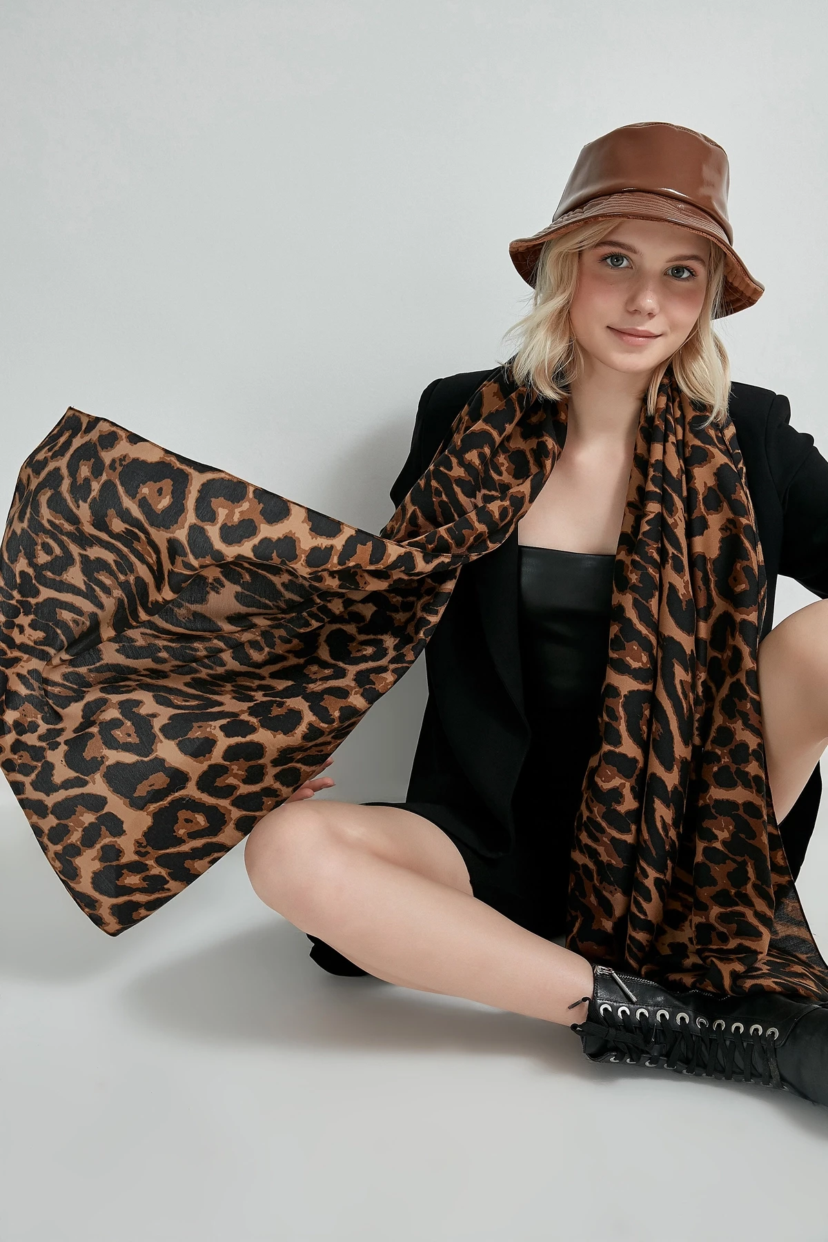 10862 Leopar Desenli Kahve Rengi Şal