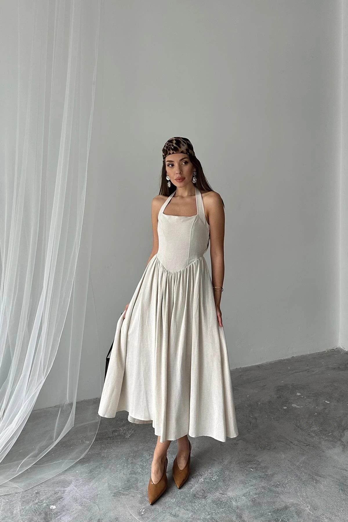 Bej Boyundan Bağlamalı Keten Elbise