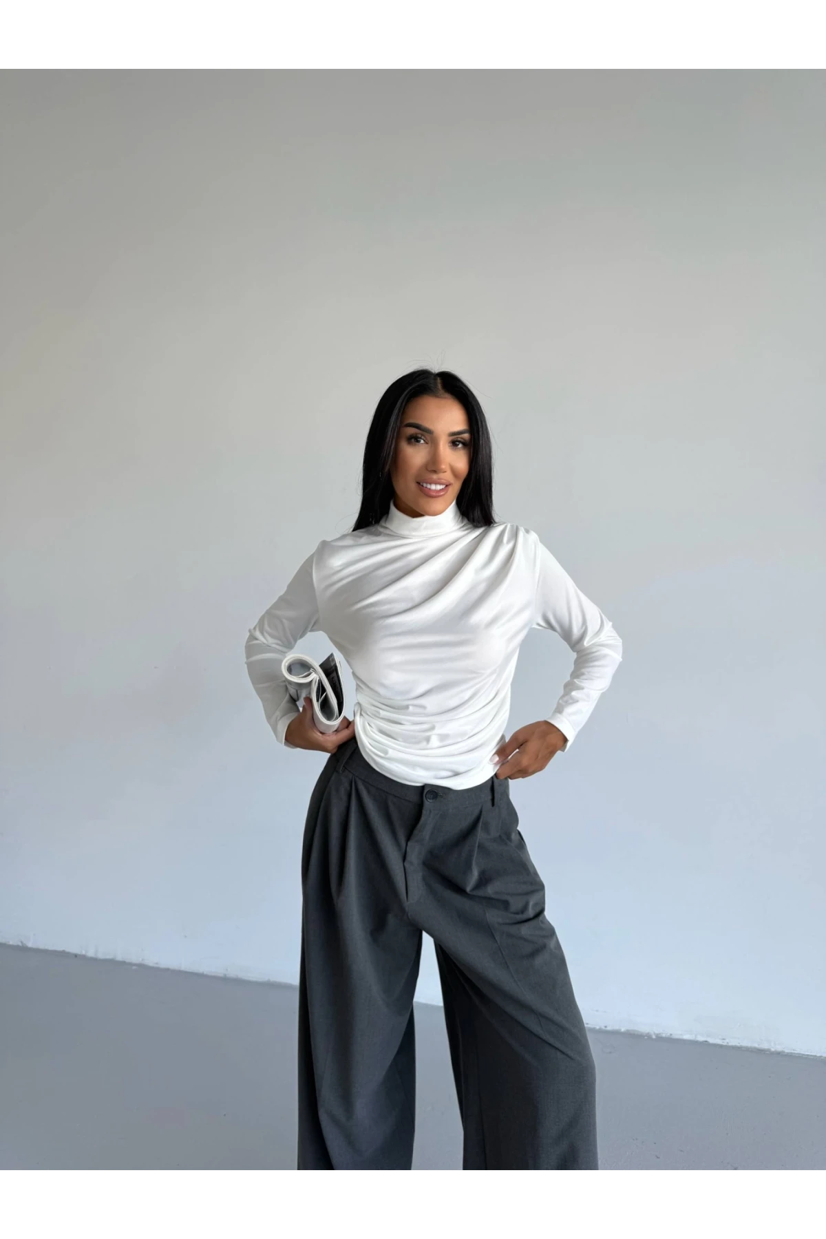 Boğazlı Beyaz Sandy Bluz