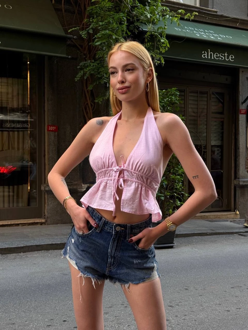 Boyundan Bağlamalı Sırtı Açık Keten Bluz