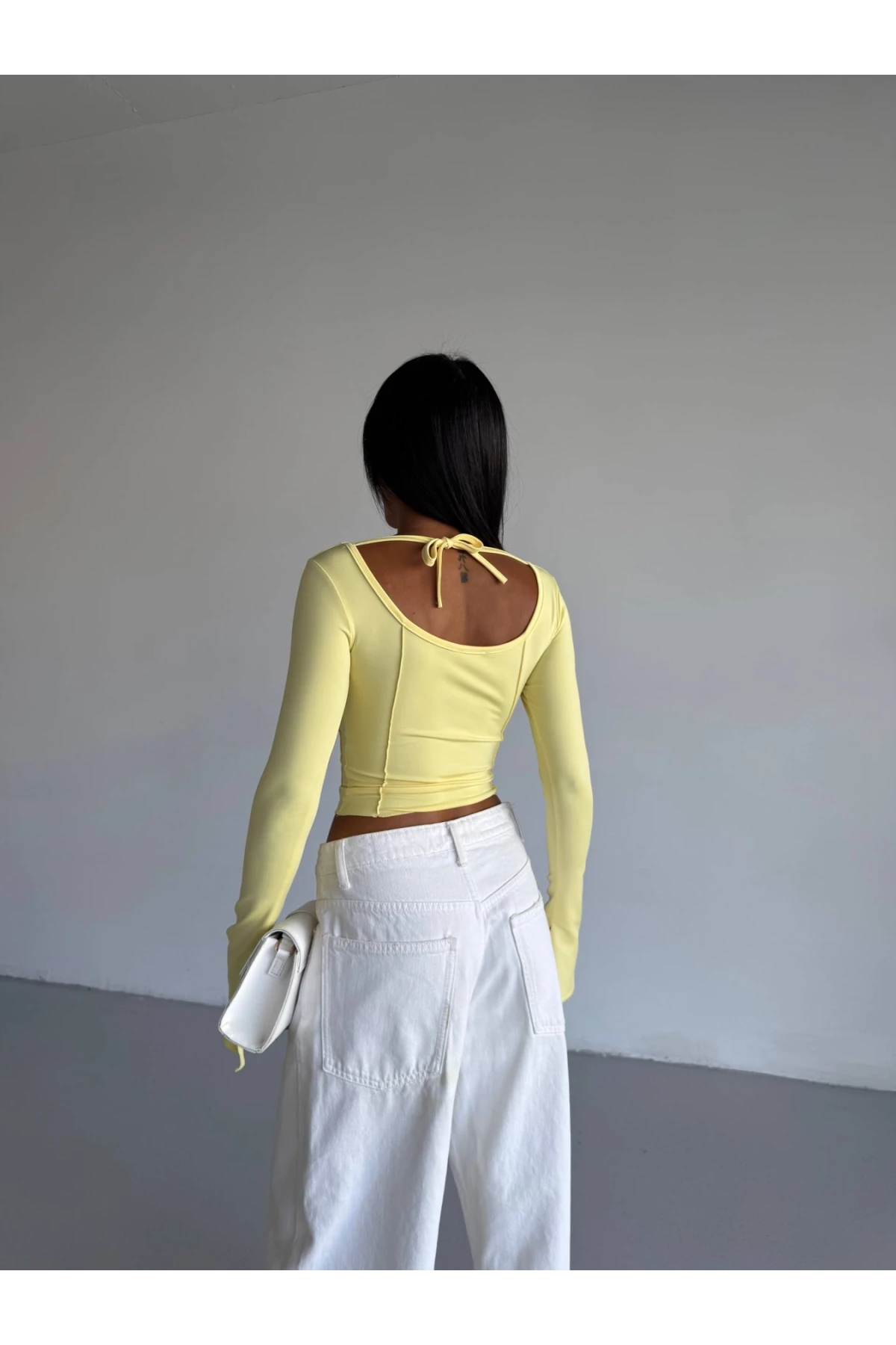 Dalgıç Kumaş Sırt Bağlamalı Kol Detay Bluz