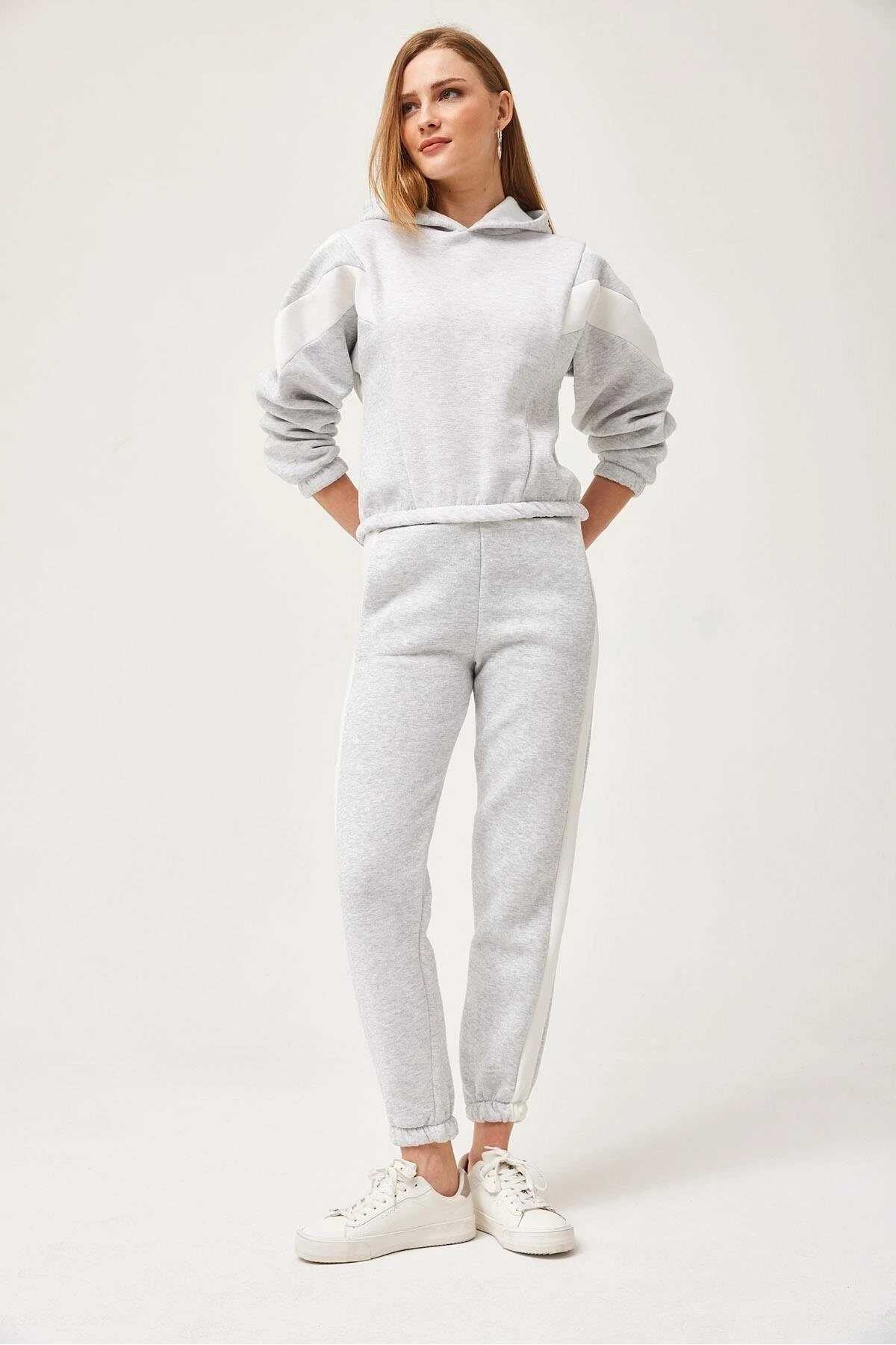 Gri Renk Bloklu Eşofman Takımı