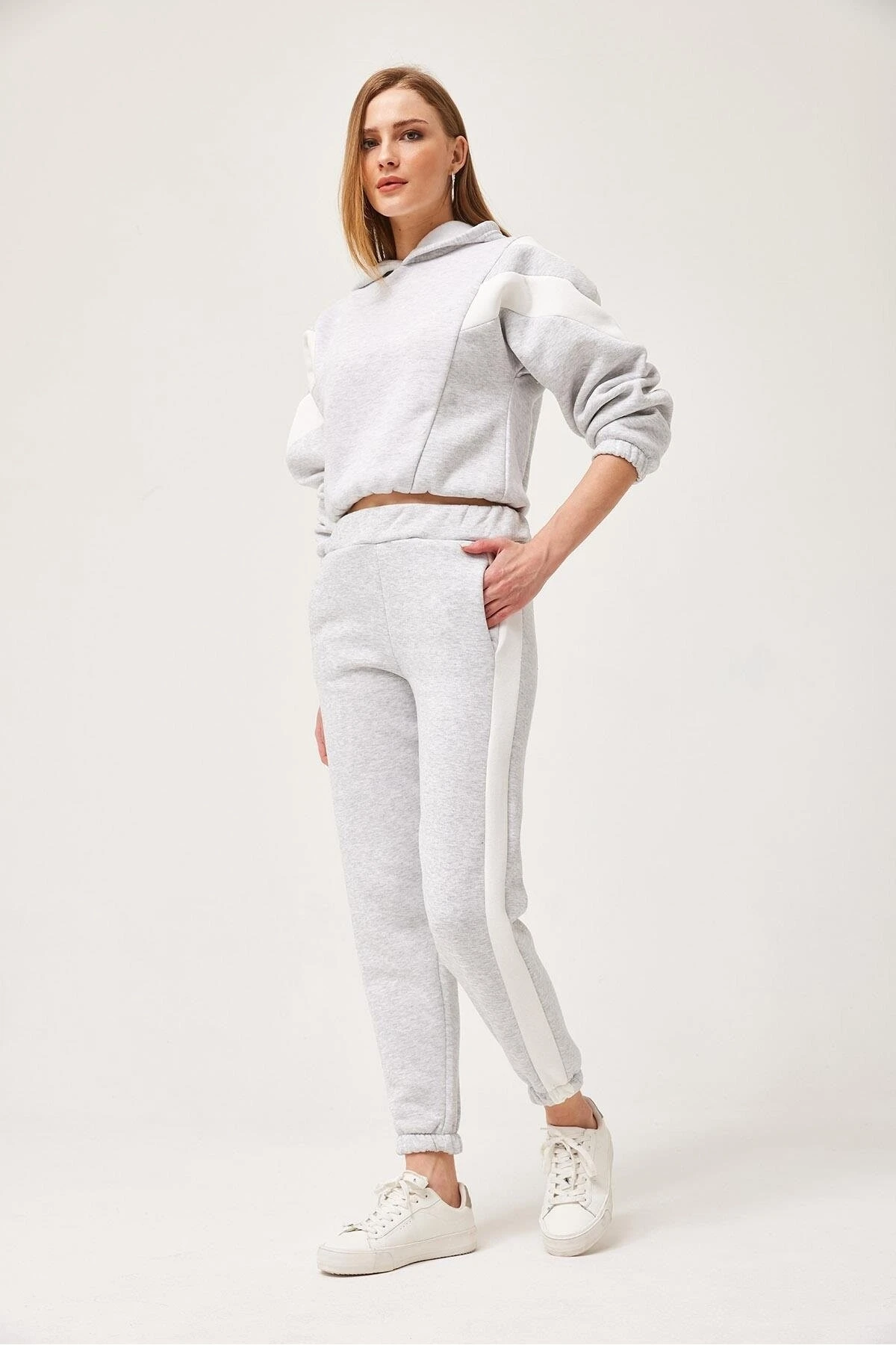 Gri Renk Bloklu Eşofman Takımı