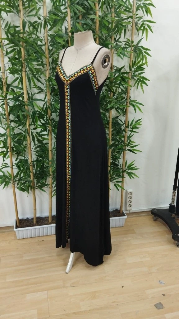 Askılı V Yakalı Etnik Şerit Detaylı Uzun Viskon Elbise