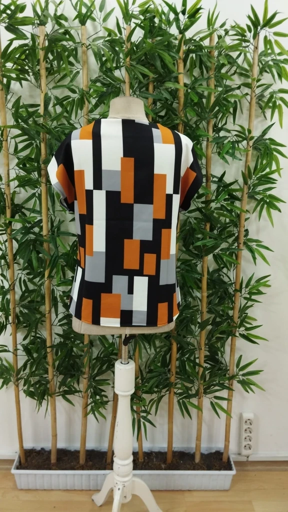 Kısa Kollu V Yakalı Yarasa Kollu Atlas Bluz