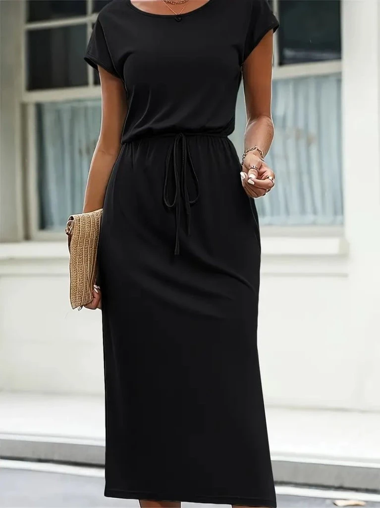 Yakası Açık Belden Kuşaklı Yandan Yırtmaçlı Midi Viskon Elbise