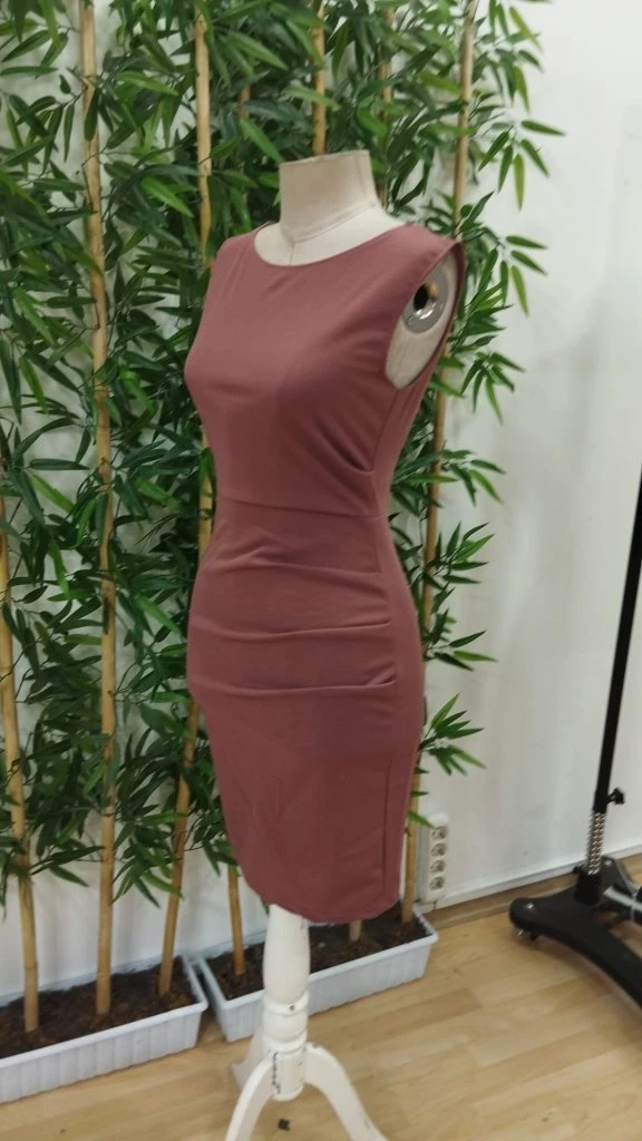 Sıfır Kol Yanlardan Büzgü Detaylı Ithal Krep Elbise