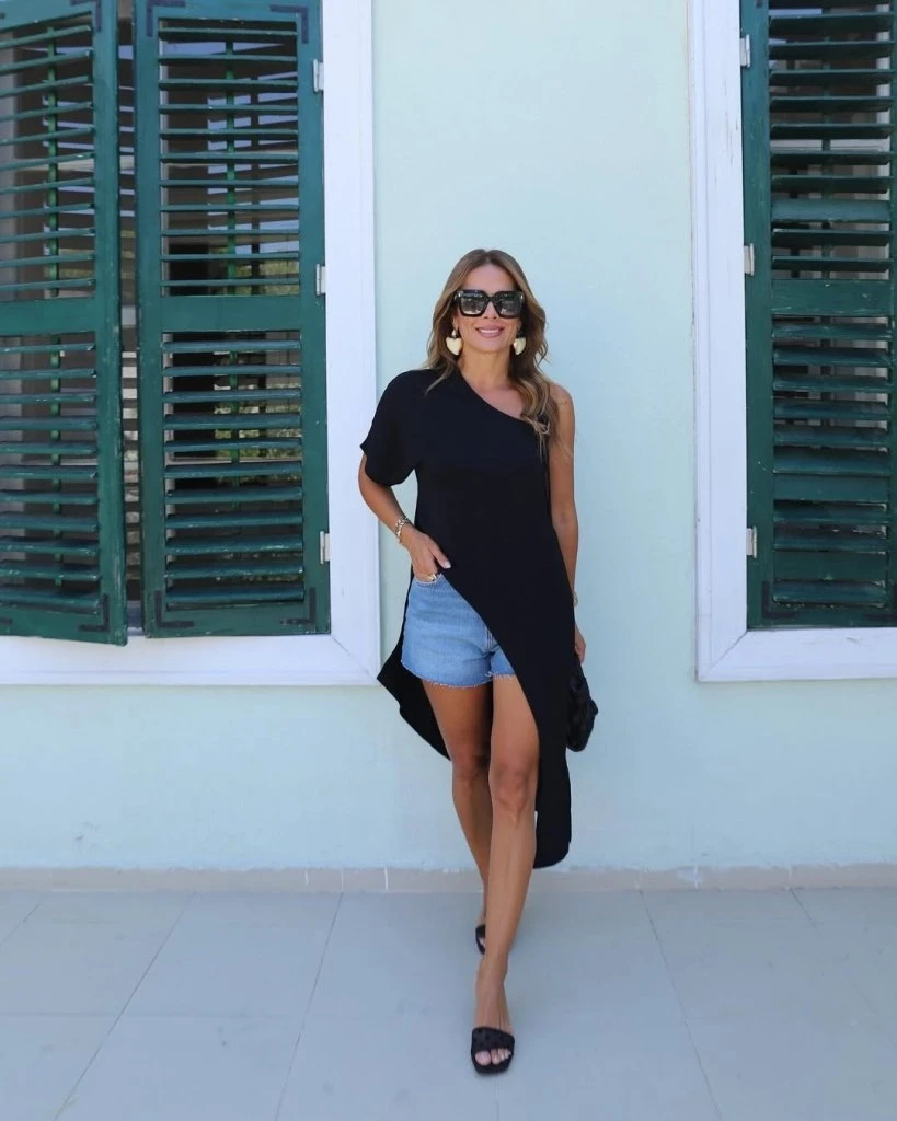 Kadın Tek Omuzu Açık Askılı Asimetrik Kesim Detaylı Bluz