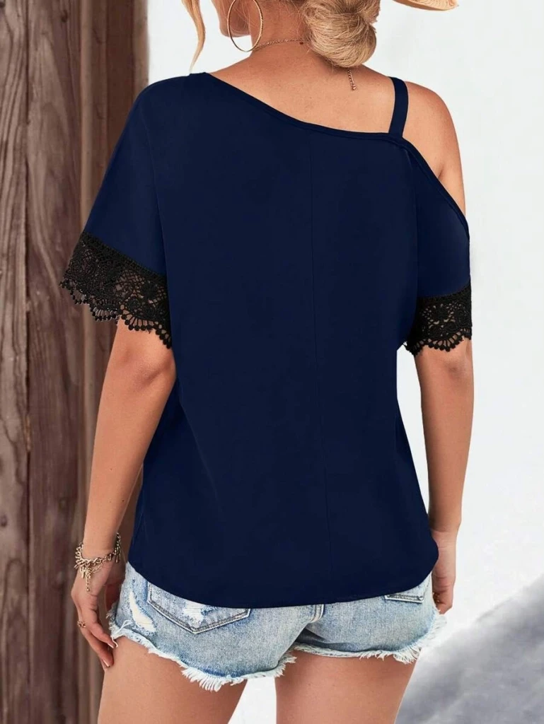 Tek Omuzu Askılı Kısa Kollu Toka Detaylı Dantelli Viskon Bluz