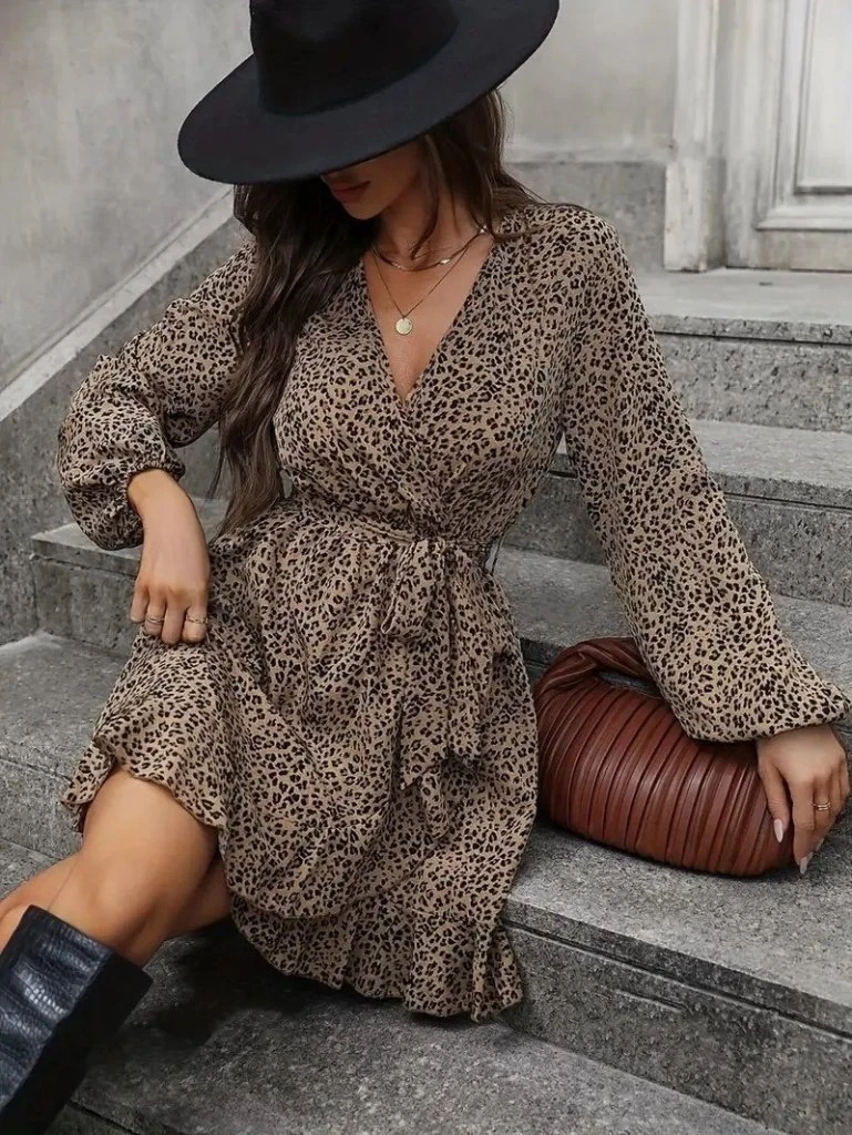 Uzun Kollu Kruvaze Yakalı Leopar Desen Mini Elbise