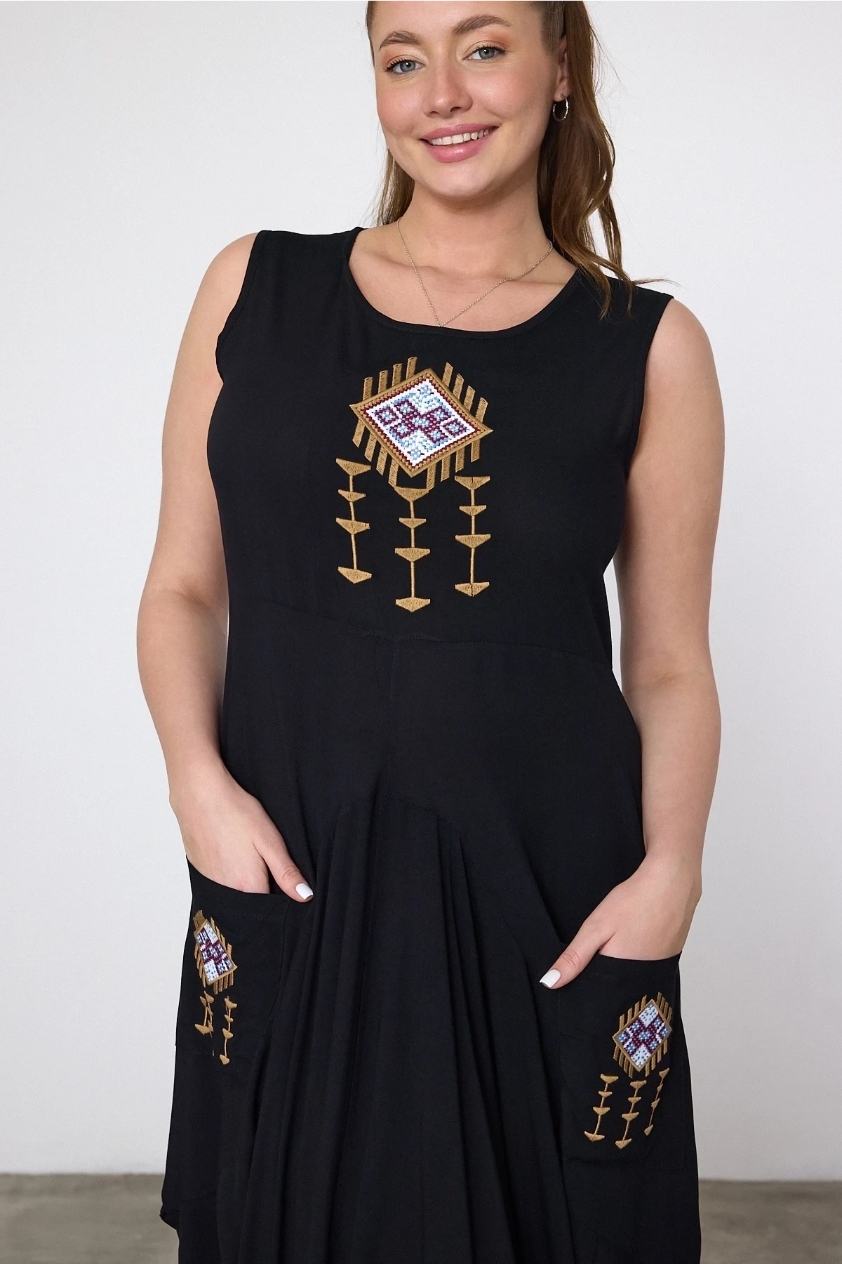 Maxi Boy Siyah Nakış İşlemeli Etnik Viskon Elbise
