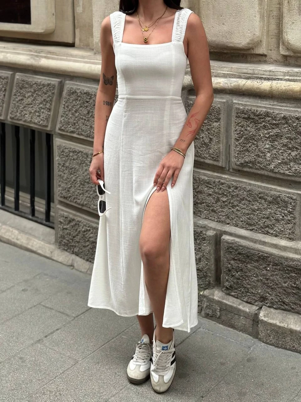 Sırt Detay Yırtmaçlı Elbise Beyaz