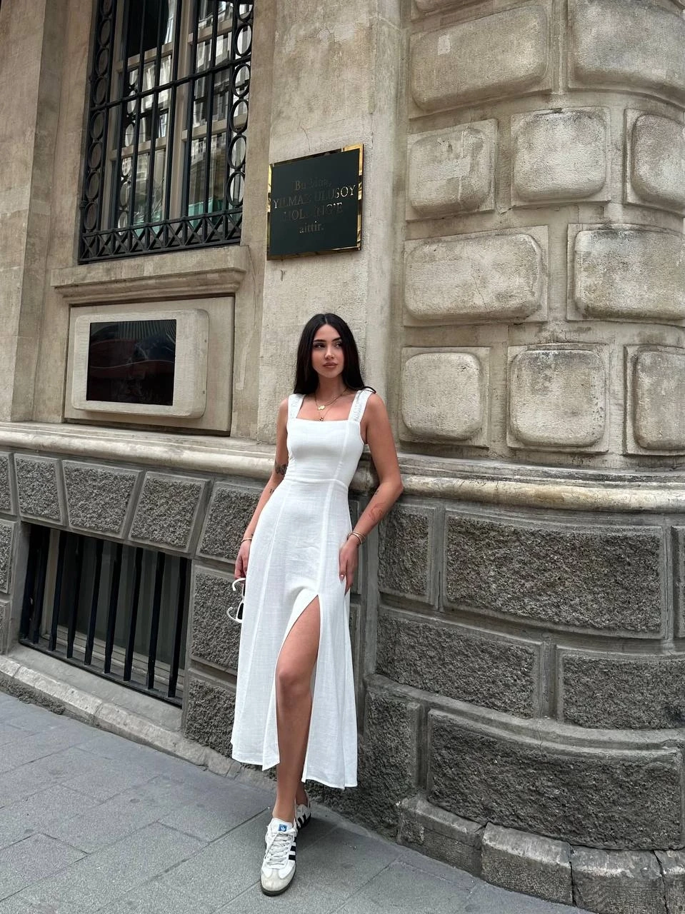 Sırt Detay Yırtmaçlı Elbise Beyaz