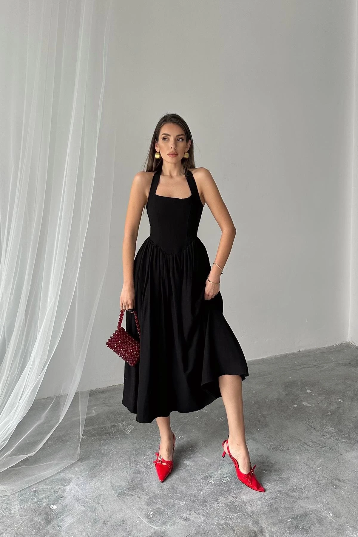 Siyah Boyundan Bağlamalı Keten Elbise