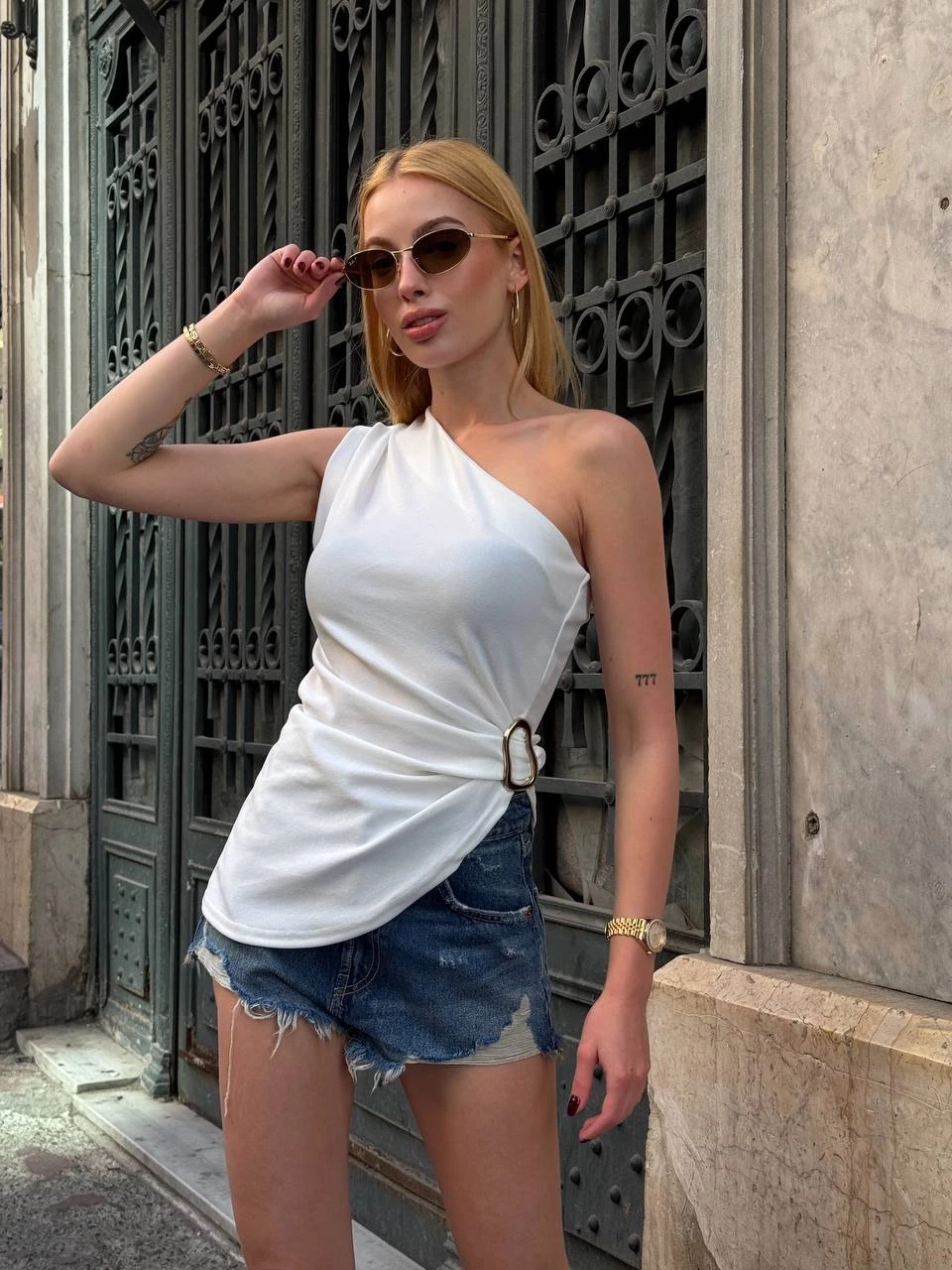 Toka Detay Tek Omuz Bluz Beyaz