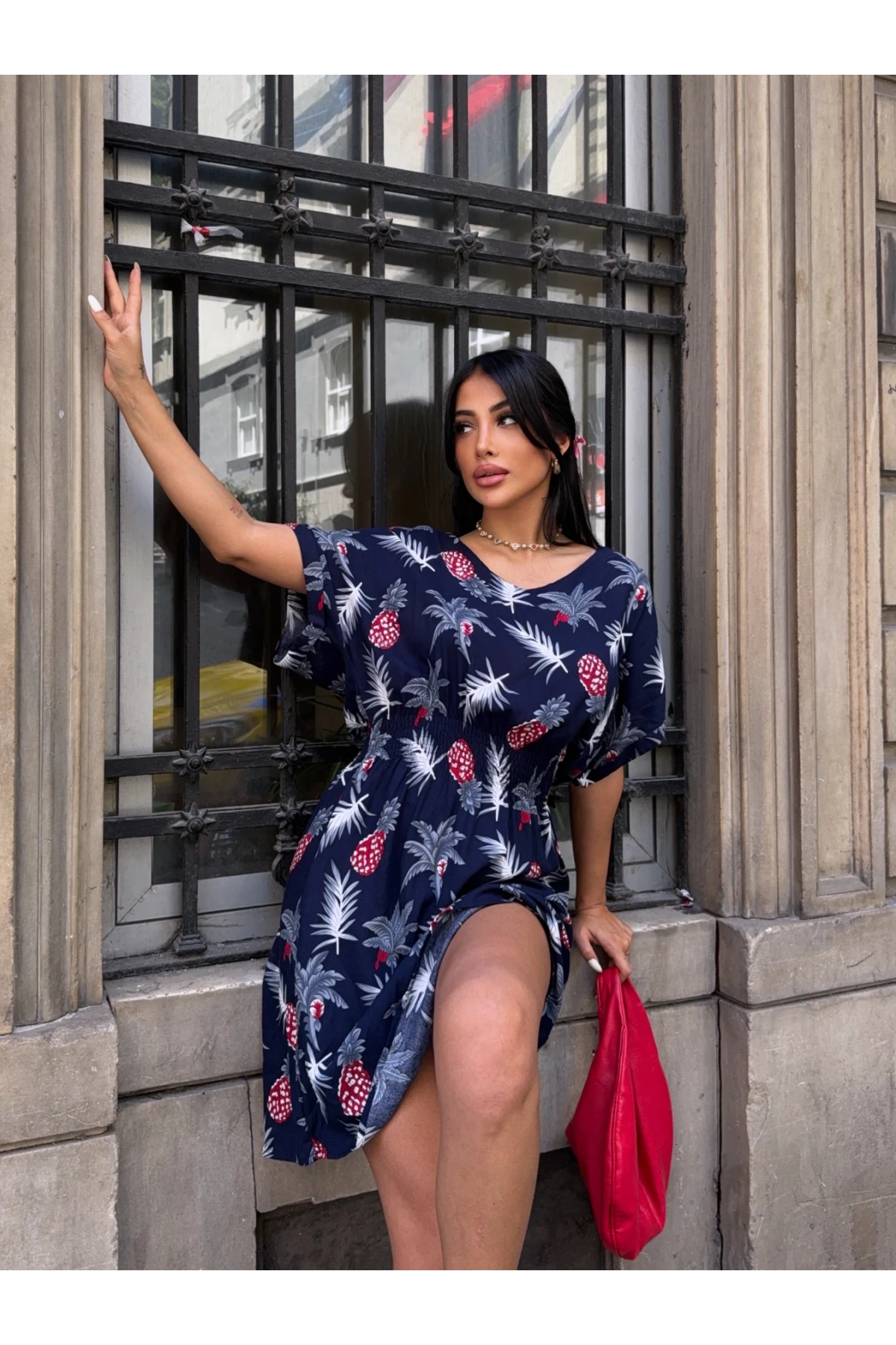 V Yaka Gipe Detaylı Desenli Lacivert Viskon Elbise