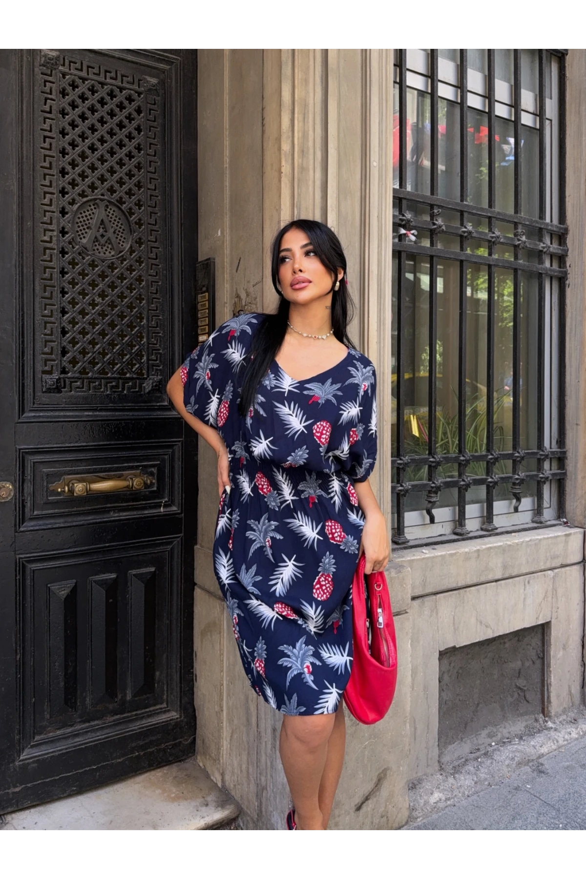 V Yaka Gipe Detaylı Desenli Lacivert Viskon Elbise
