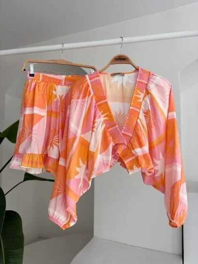 Yakası Gipeli ve Balon Kollu Desenli Modal Takım