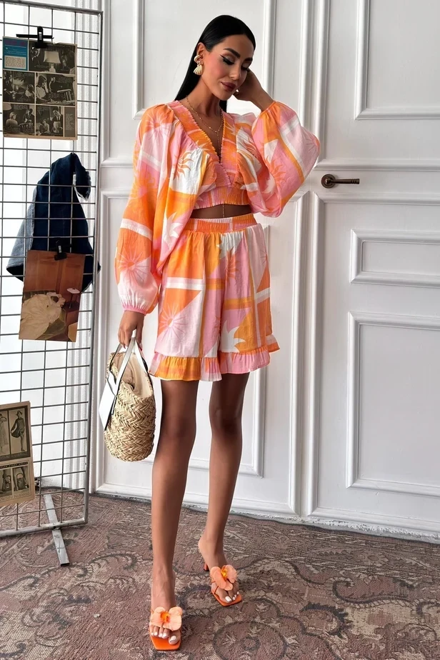 Yakası Gipeli ve Balon Kollu Desenli Modal Takım