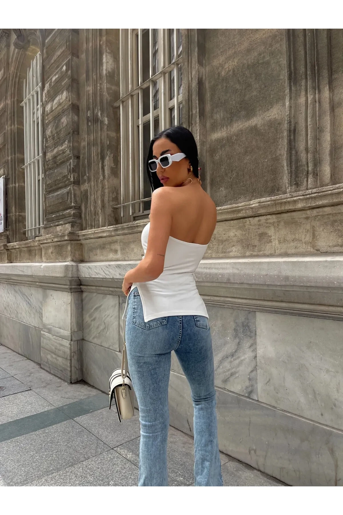 Yanı Büzgülü Çift Yırtmaçlı Straplez Bluz Beyaz