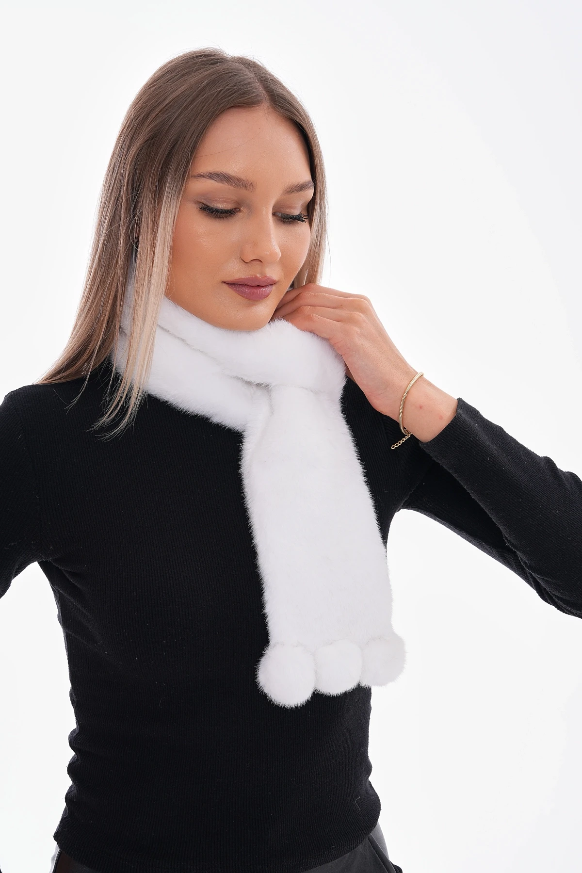 14696 Uçları Ponponlu İçten Geçmeli Peluş Beyaz Atkı