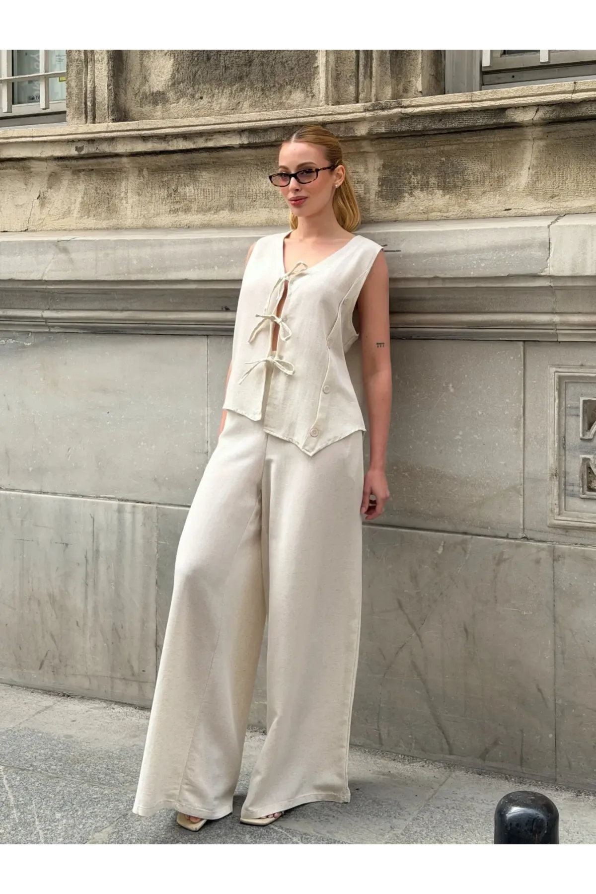 Askılı İp Bağlamalı Yanı Düğme Detaylı Keten Takım