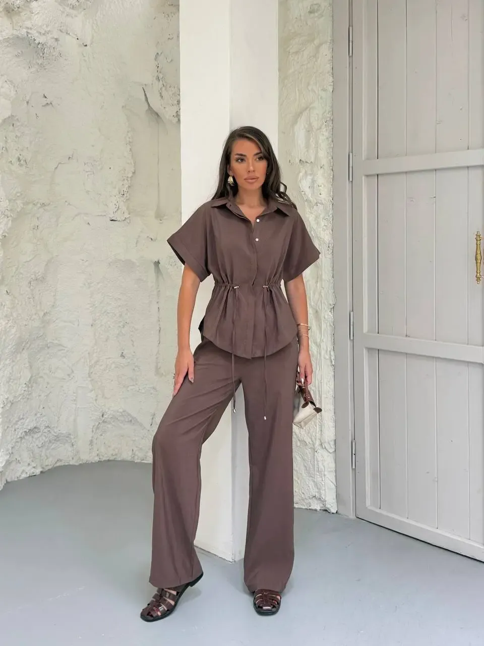 Bel Büzgü Detaylı Kısa Kol Üst ve Pantalon Takım Kahve