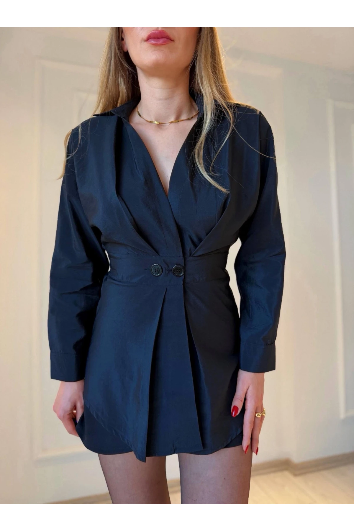 Bel Detaylı Siyah Gömlek