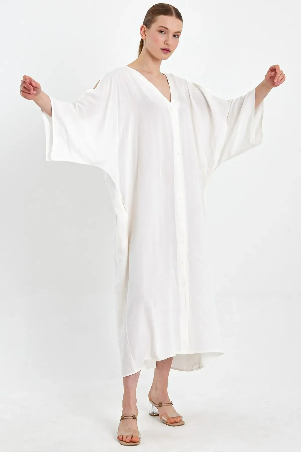 Beyaz Sırt Etnik Nakışlı Maxi Boy Gömlek Elbise