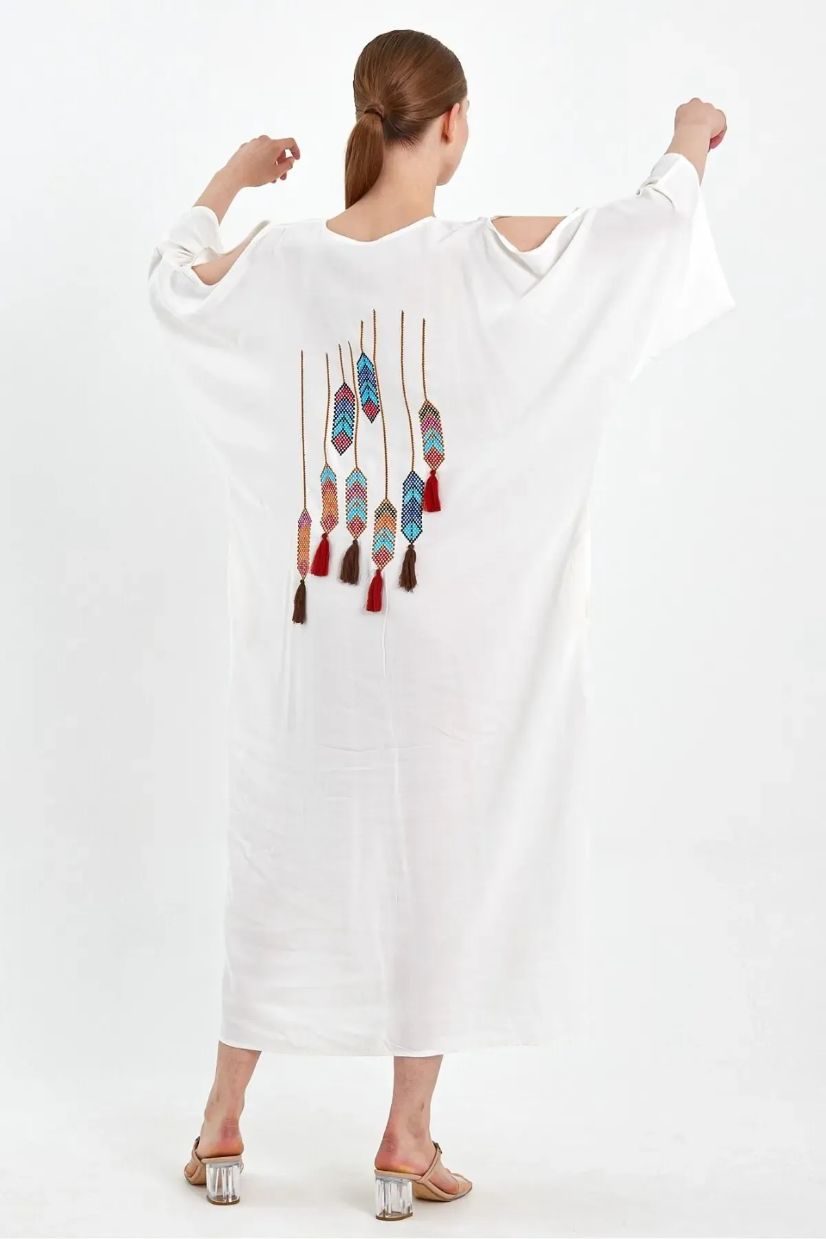 Beyaz Sırt Etnik Nakışlı Maxi Boy Gömlek Elbise
