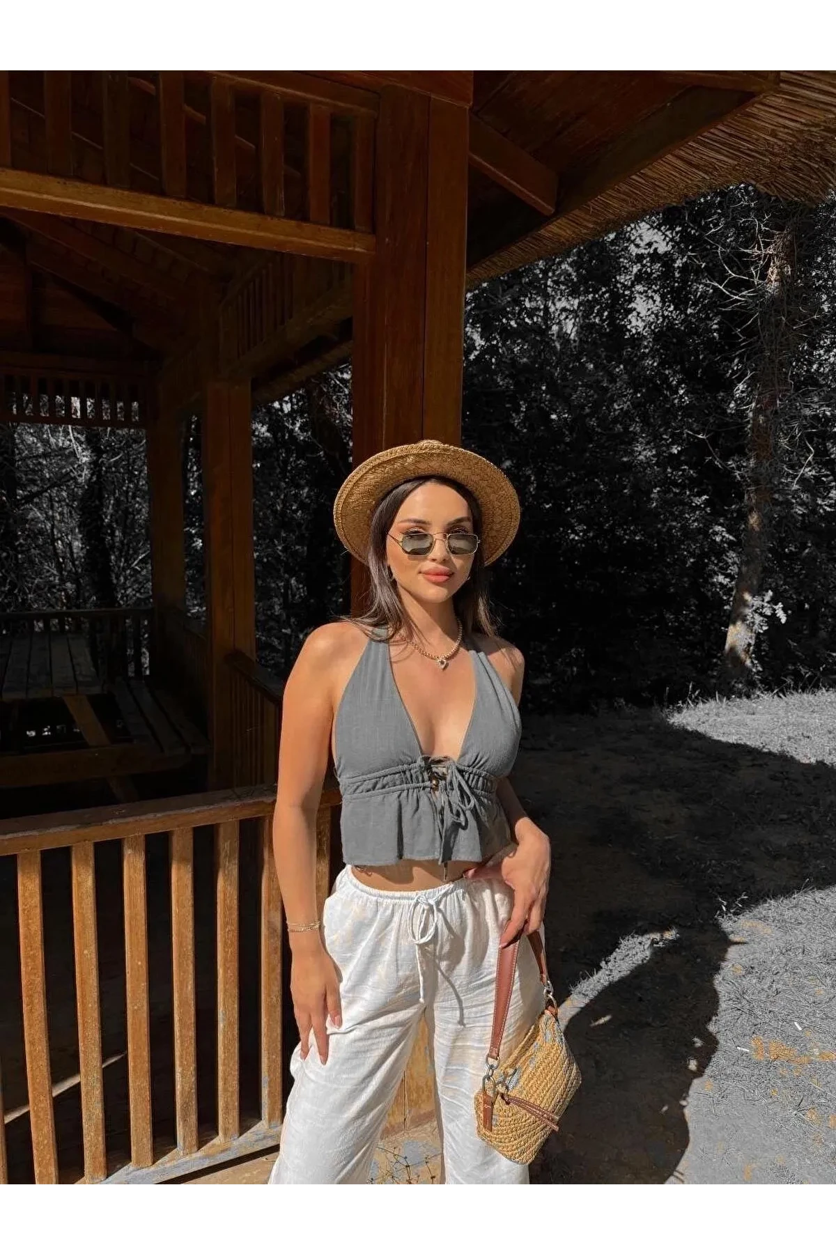 Boyundan Bağlamalı Sırtı Açık Keten Bluz