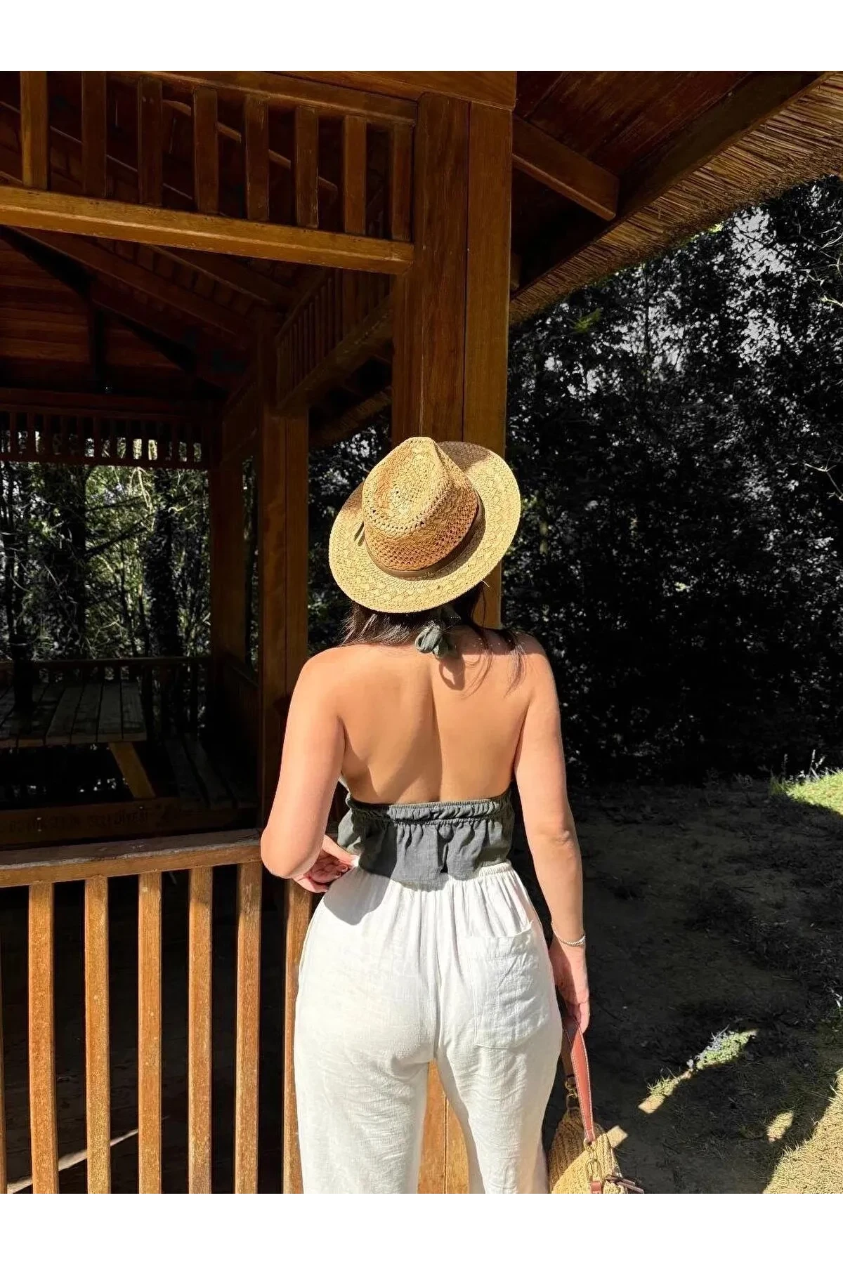 Boyundan Bağlamalı Sırtı Açık Keten Bluz