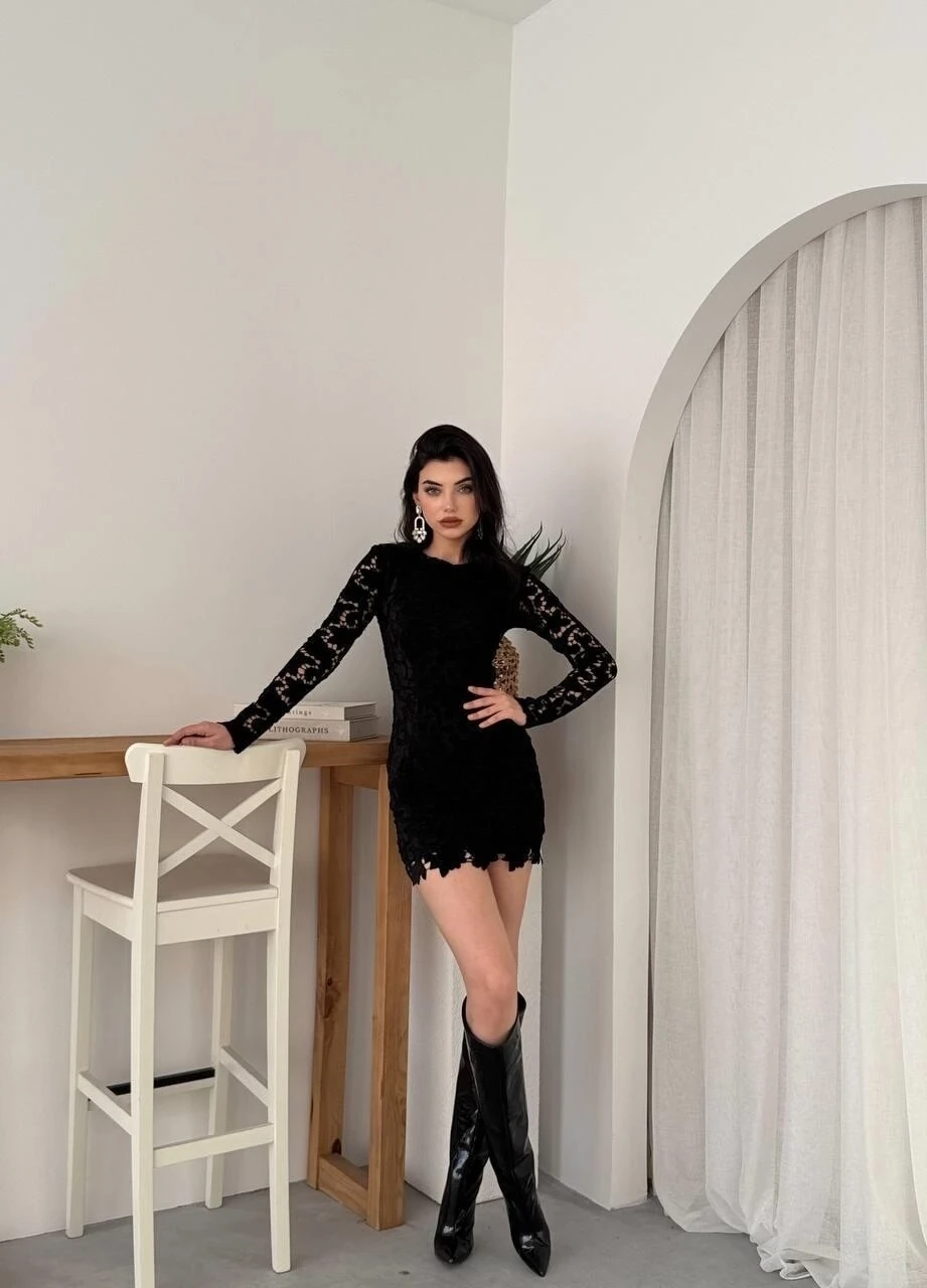 Çiçek Detaylı Siyah Elbise