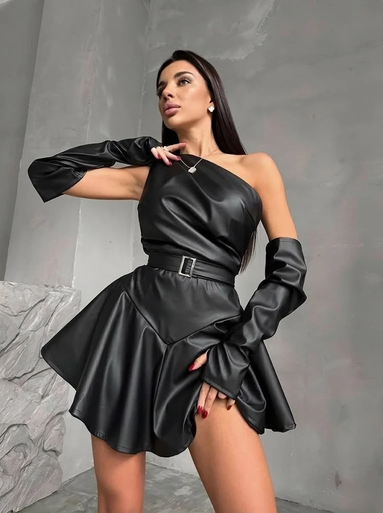 Deri Tokalı Gizli Fermuarlı Kol Detaylar Mini Şortlu Elbise