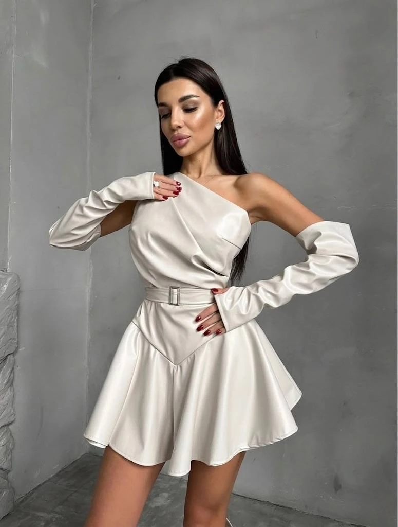 Deri Tokalı Gizli Fermuarlı Kol Detaylar Mini Şortlu Elbise