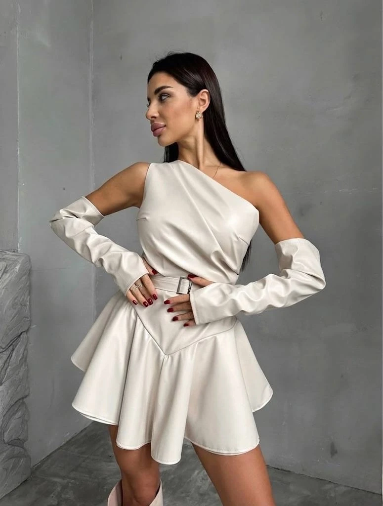 Deri Tokalı Gizli Fermuarlı Kol Detaylar Mini Şortlu Elbise