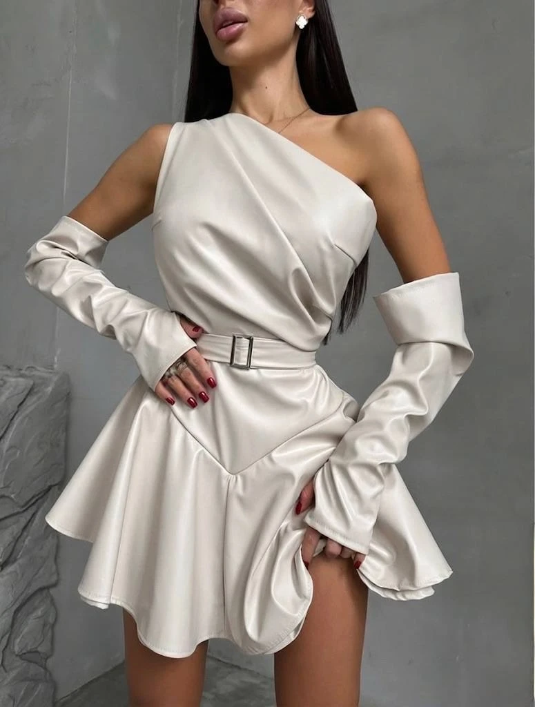 Deri Tokalı Gizli Fermuarlı Kol Detaylar Mini Şortlu Elbise