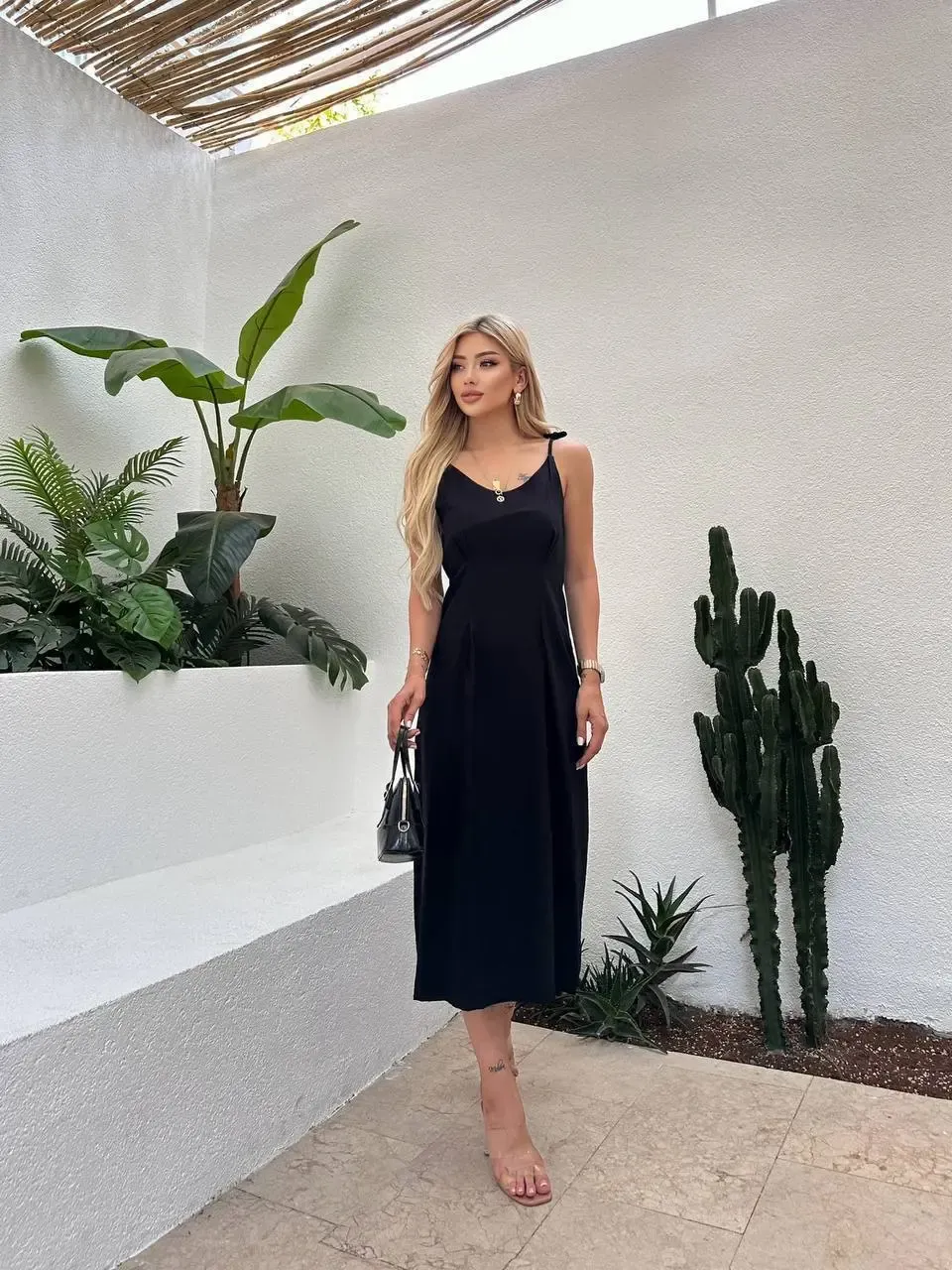 Drape Detay Omuz Bağlamalı Midiboy Keten Elbise Siyah