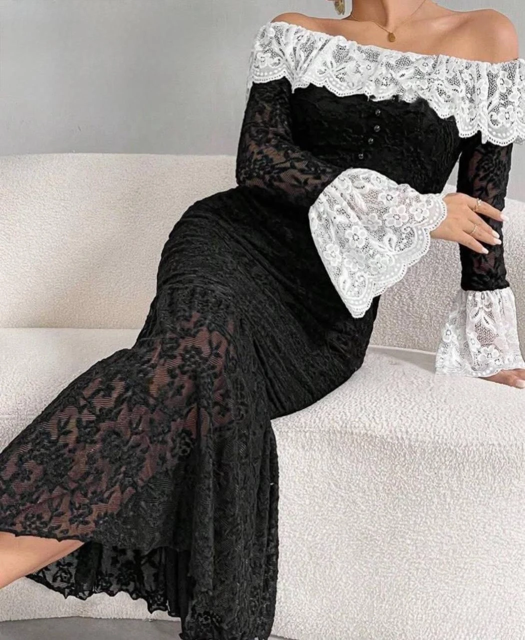 Full Astarlı Güpür Dantel Drapeli Elbise