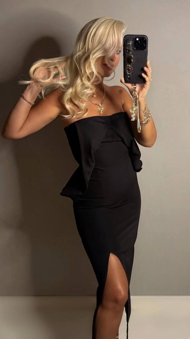 Göğüs Detay Yırtmaçlı Elbise Siyah