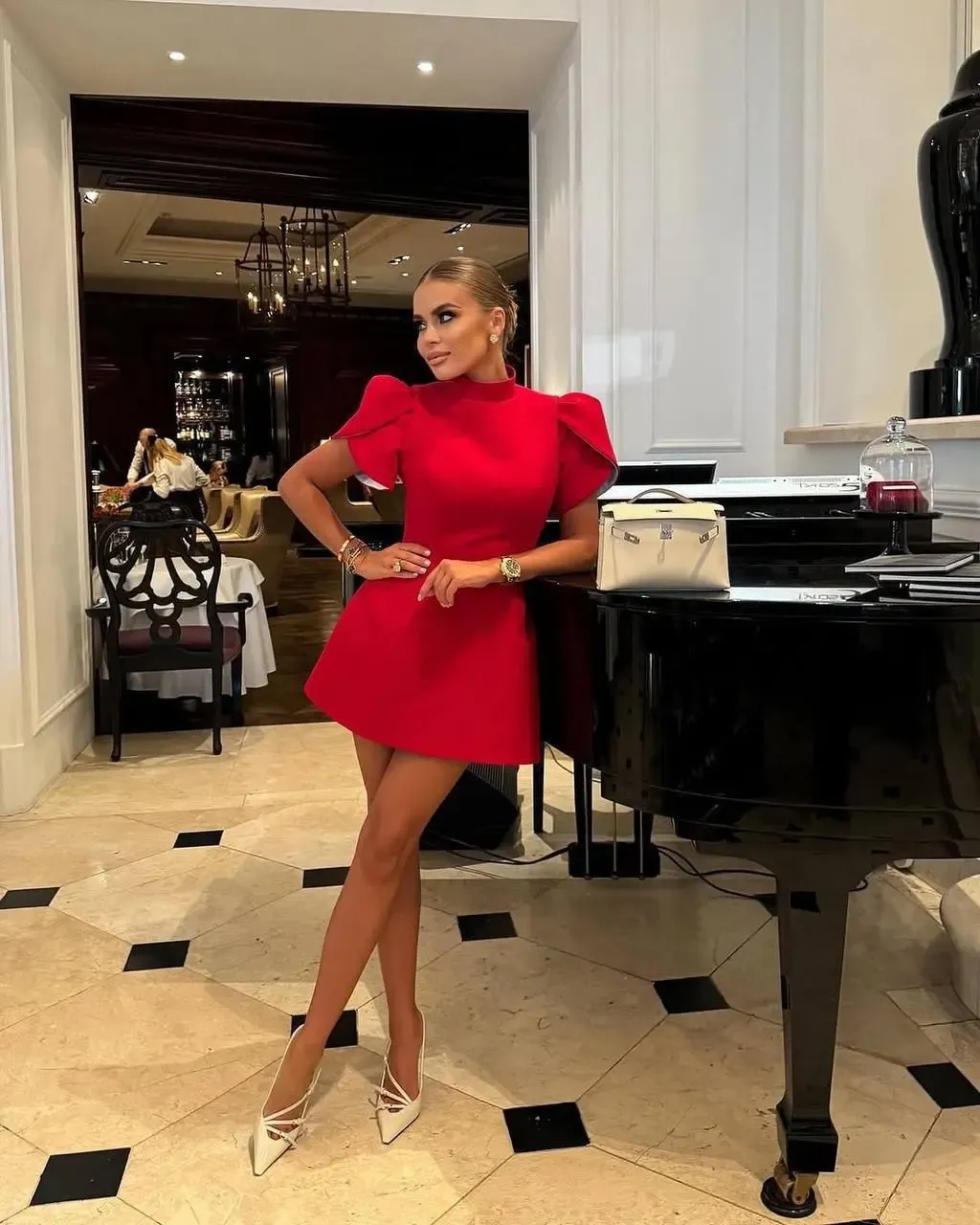 İthal Double Atlas Kumaş Fermuarlı Sırt Detay Mini Elbise Kırmızı