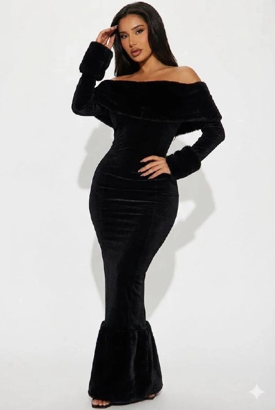Kadife Kumaş Kürk Detaylı Maxi Elbise Siyah