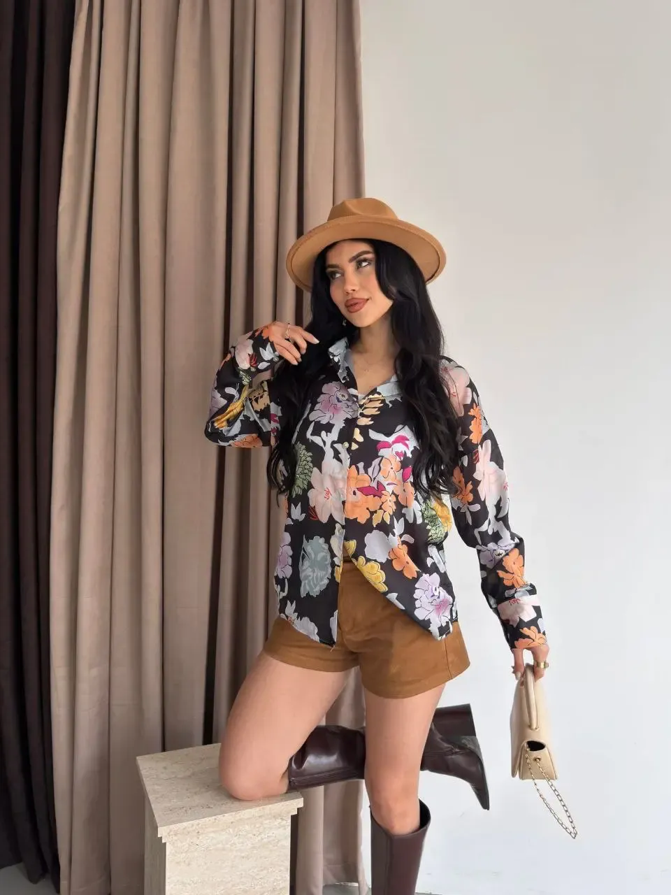 Kadın Renkli Çiçek Desenli Saten Gömlek